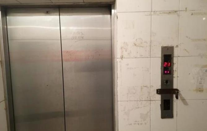 电梯坠落致1人身亡！家属要求物业赔28.4万！